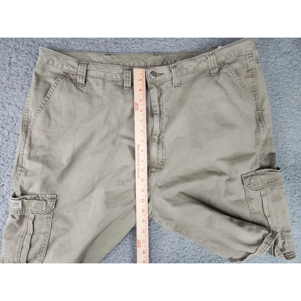 Wrangler Cargo Shorts Men's Size 44 Beige Flat Front‎ Outdoor Hiking Utility